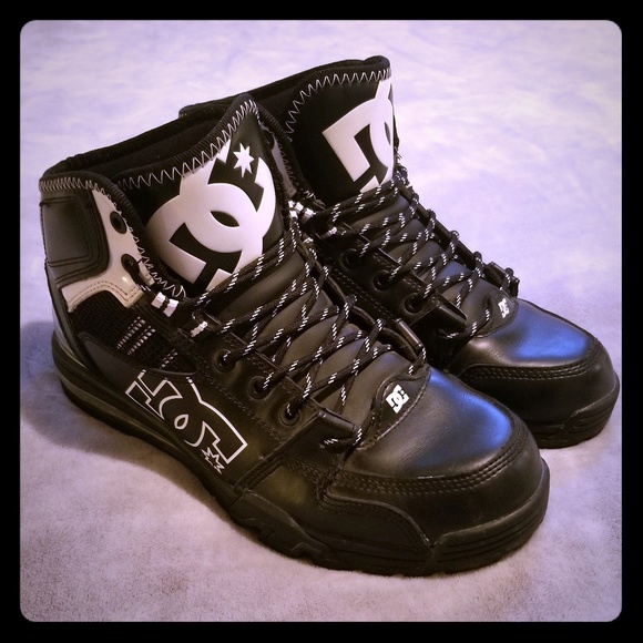 dc sneaker boots